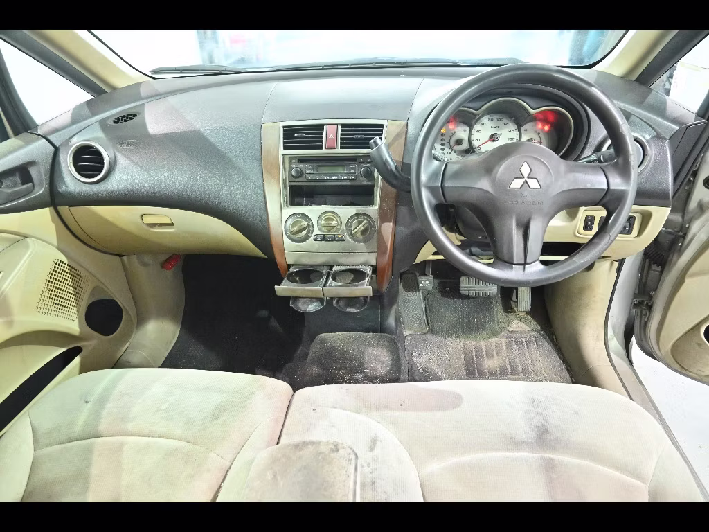MITSUBISHI COLT