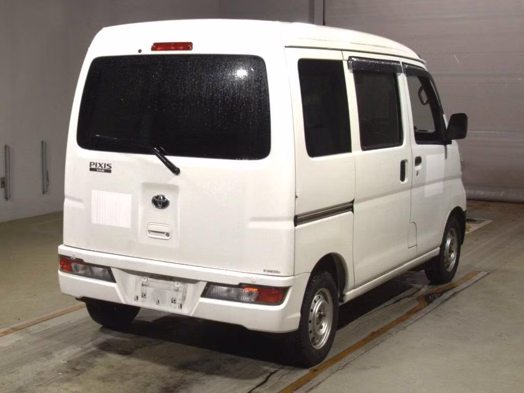 TOYOTA PIXIS VAN