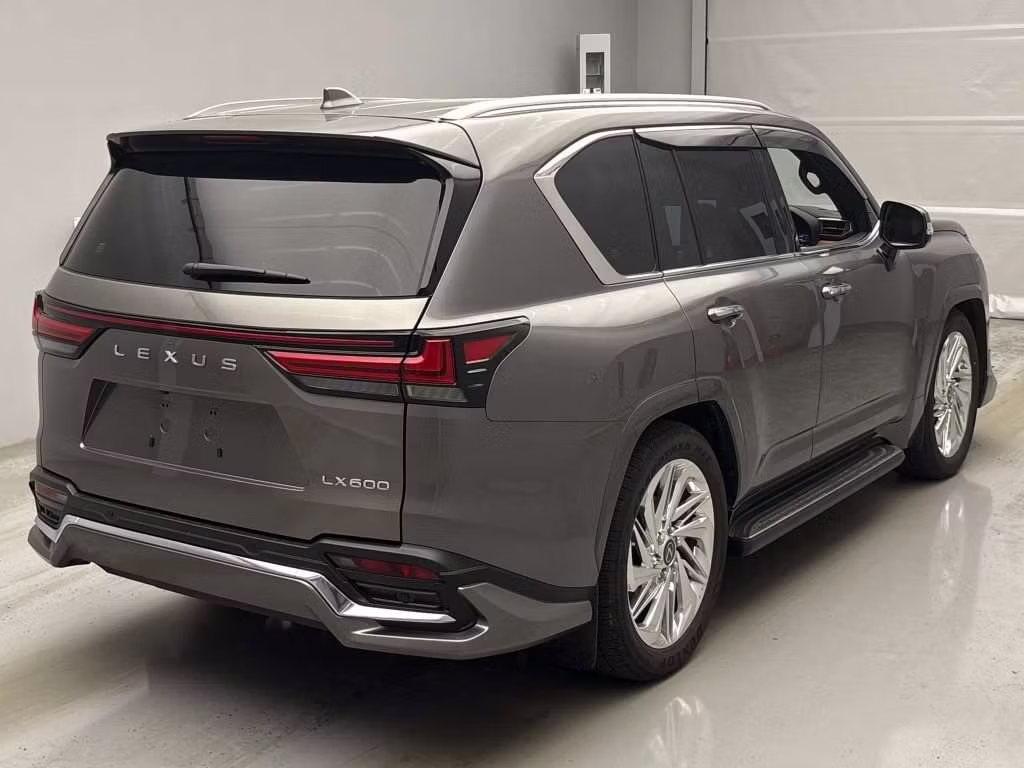 LEXUS LX600