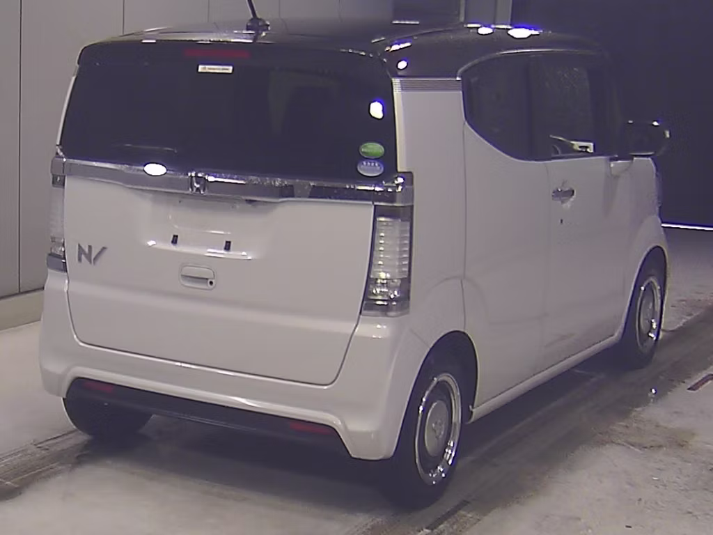 HONDA N-BOX SLASH