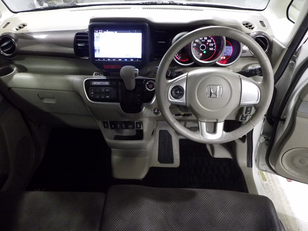 HONDA N-BOX SLASH