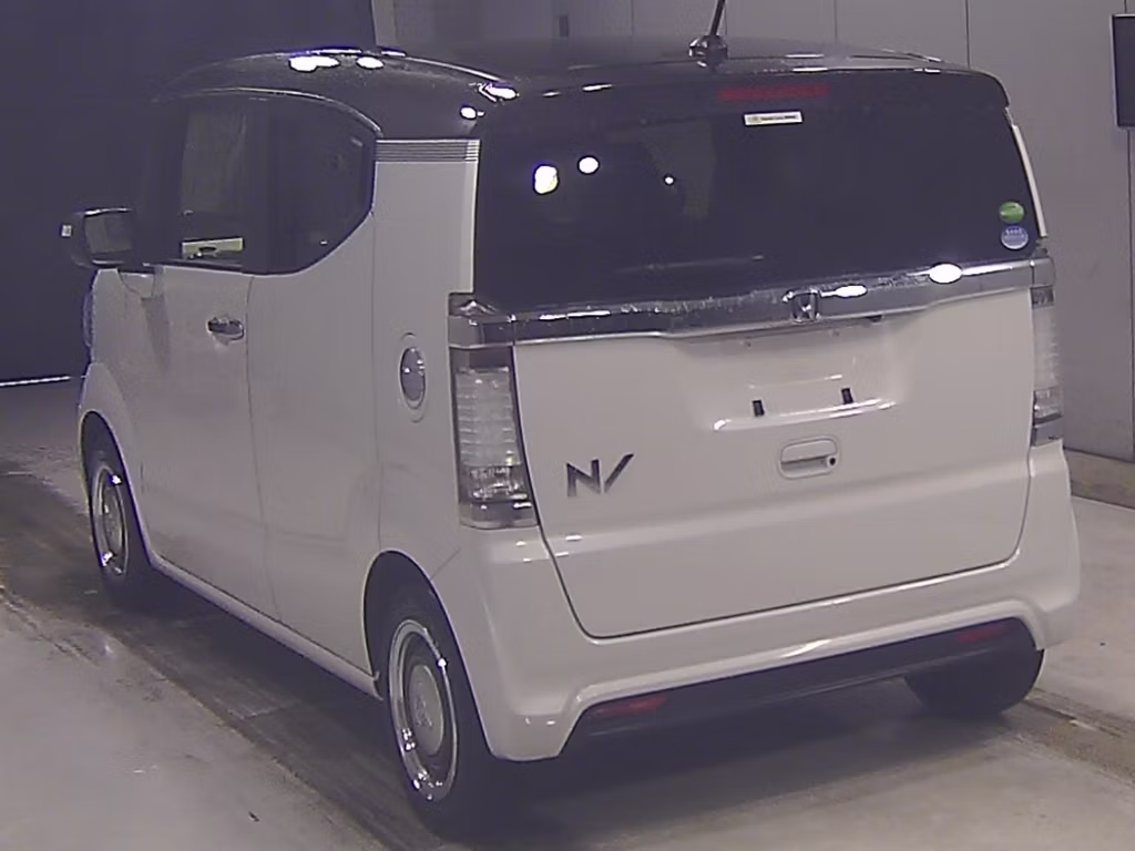 HONDA N-BOX SLASH