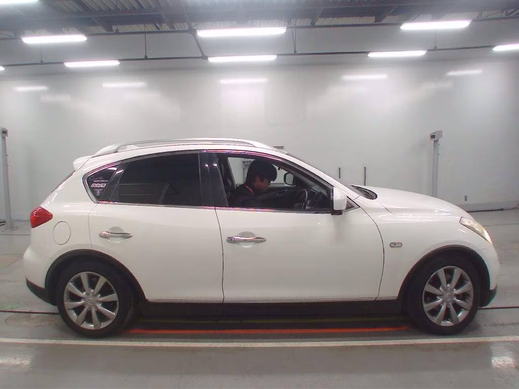 NISSAN SKYLINE CROSSOVER