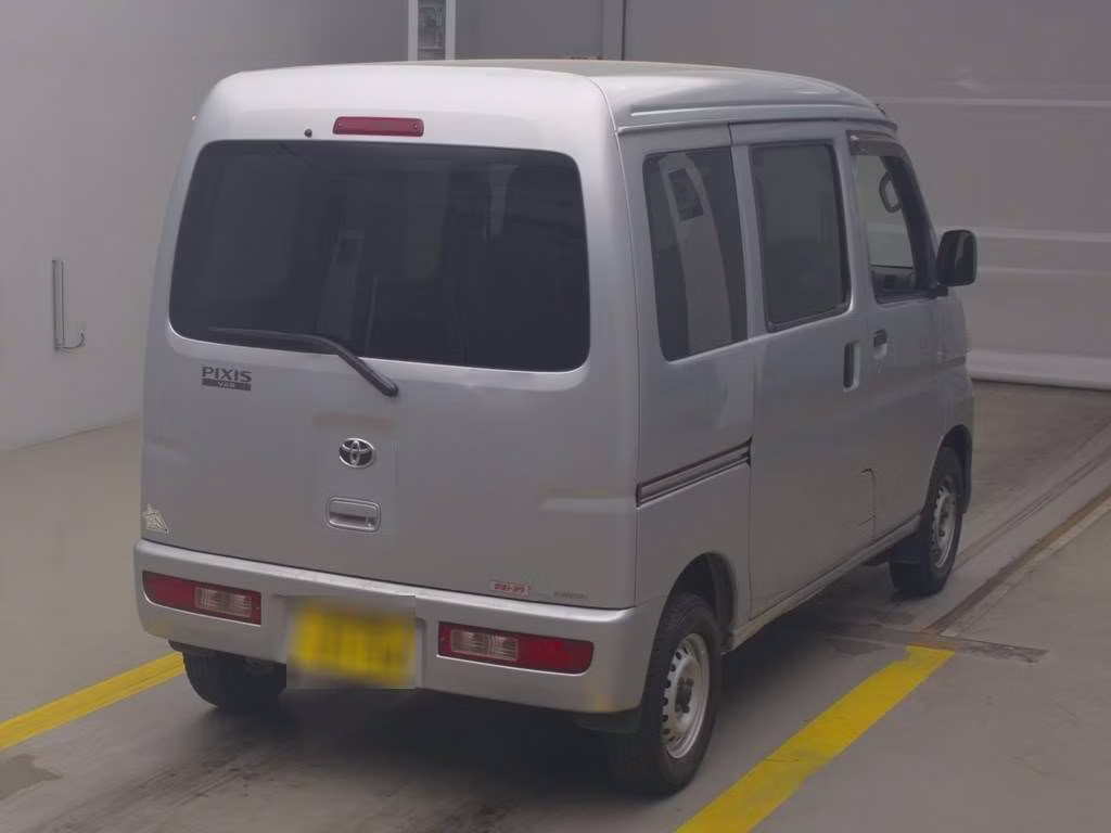 TOYOTA PIXIS VAN