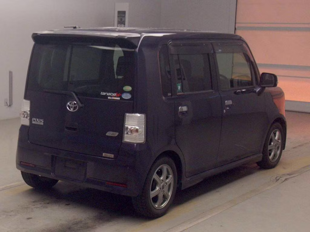 TOYOTA PIXIS SPACE
