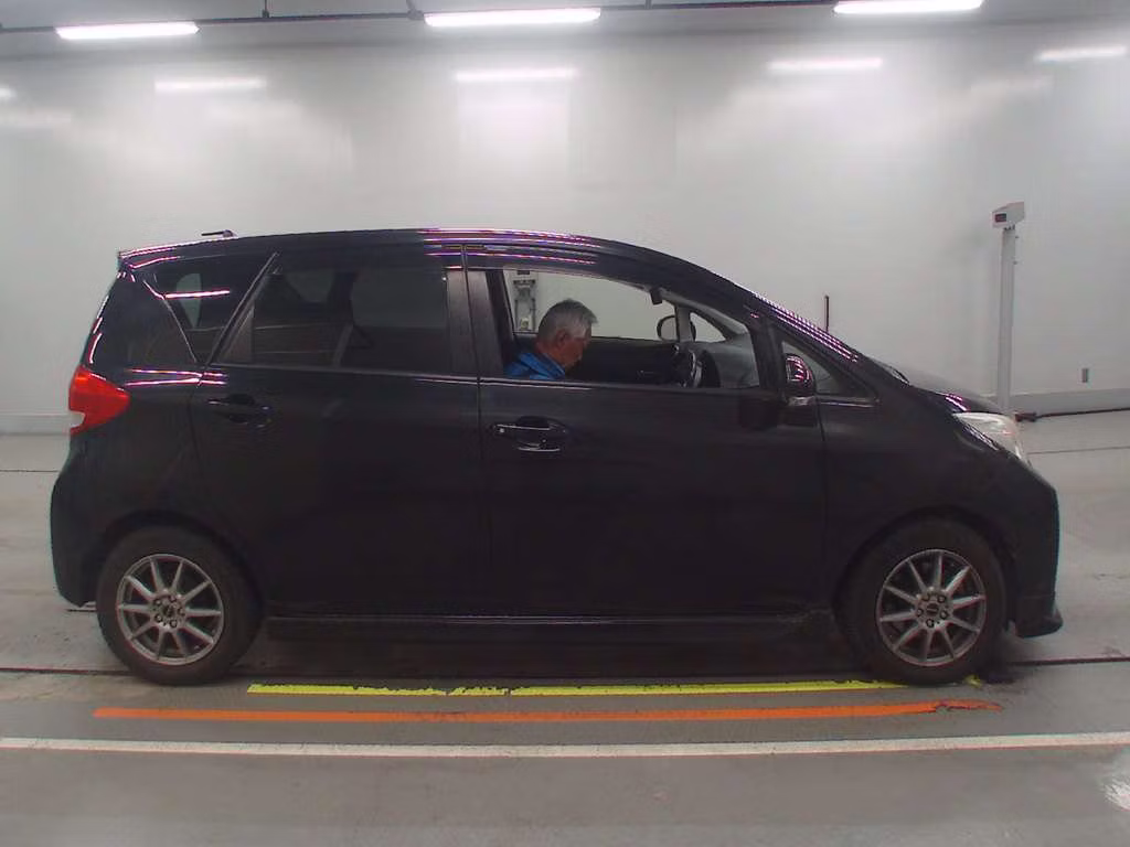 SUBARU TREZIA