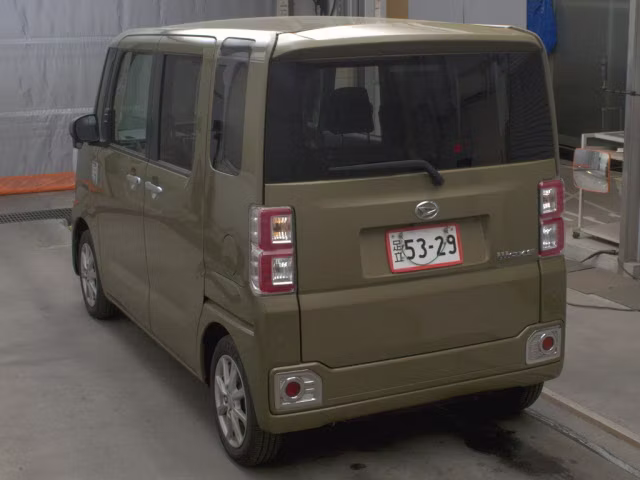 DAIHATSU WAKE