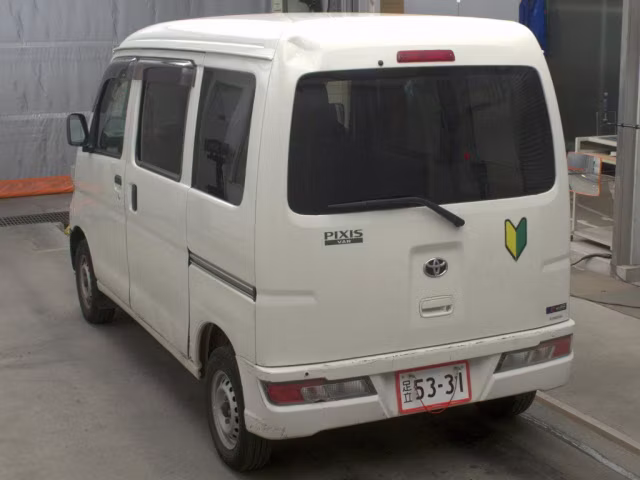 TOYOTA PIXIS VAN