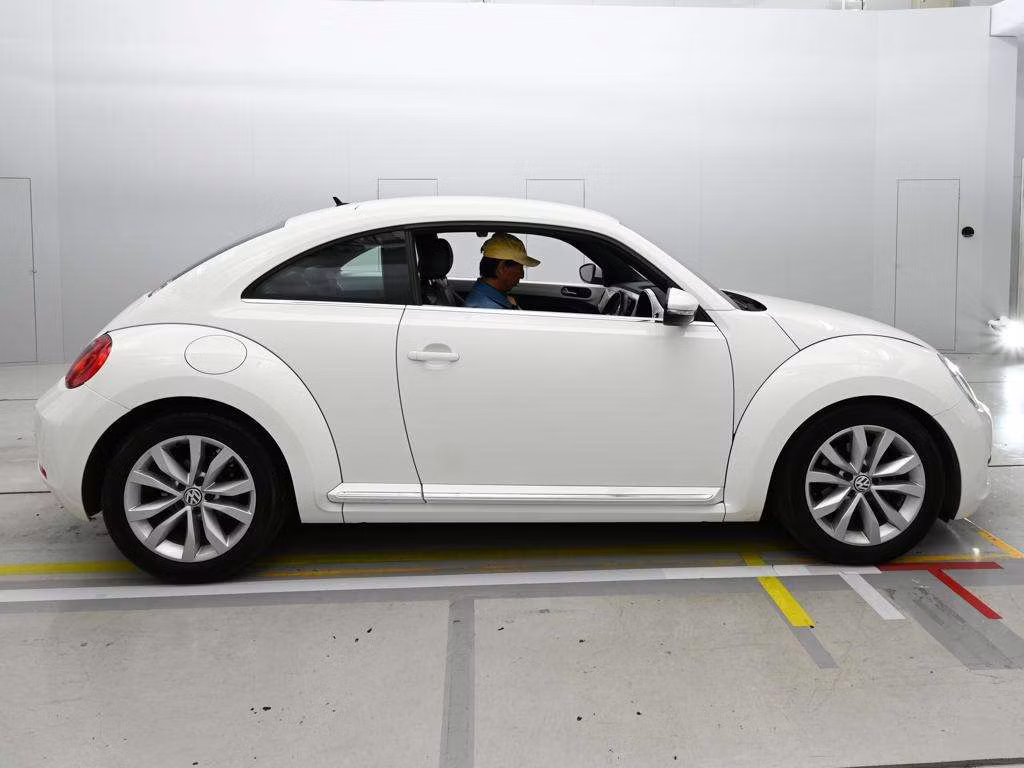 VOLKSWAGEN BEETLE