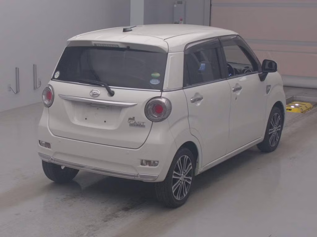 DAIHATSU CAST
