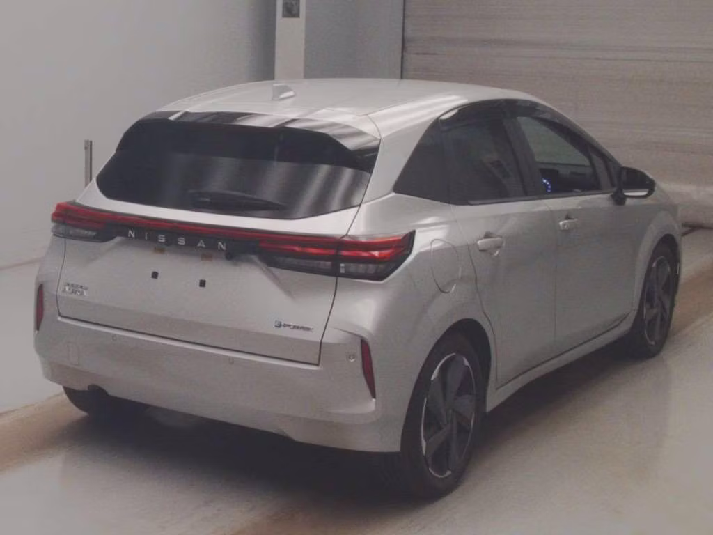 NISSAN AURA