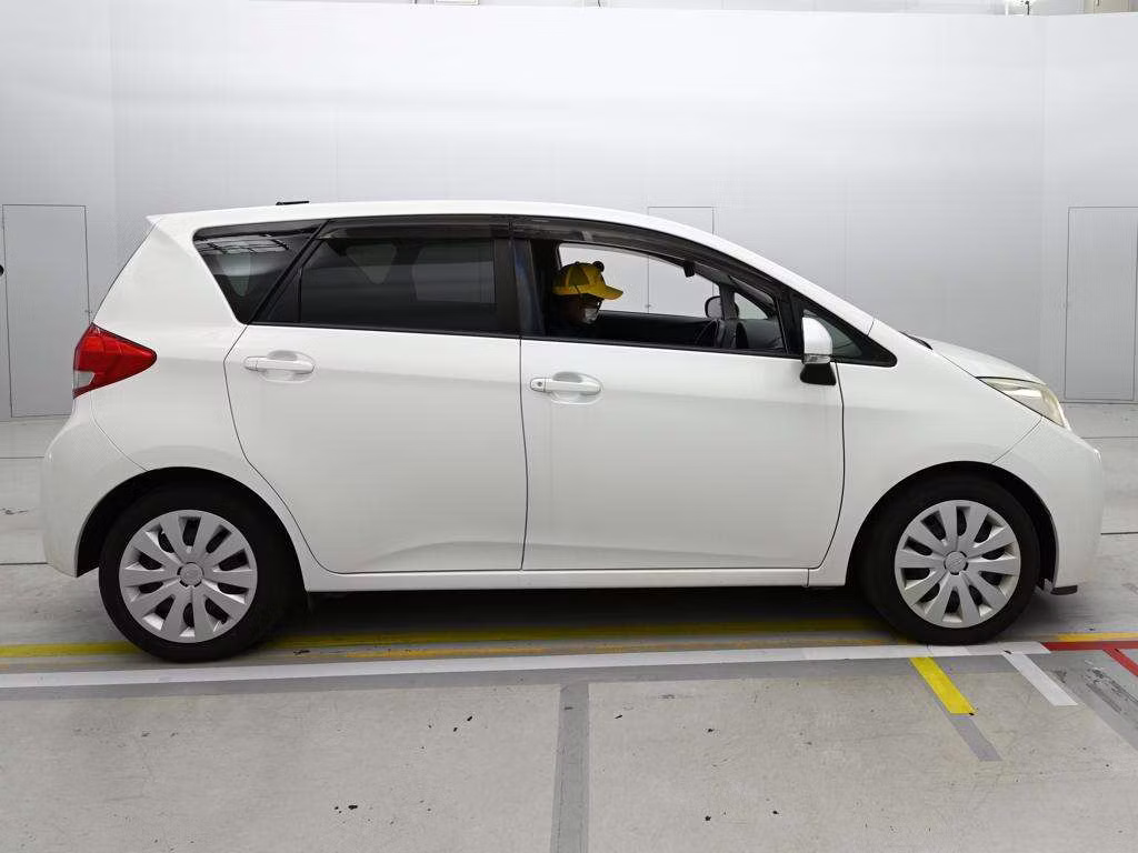 SUBARU TREZIA