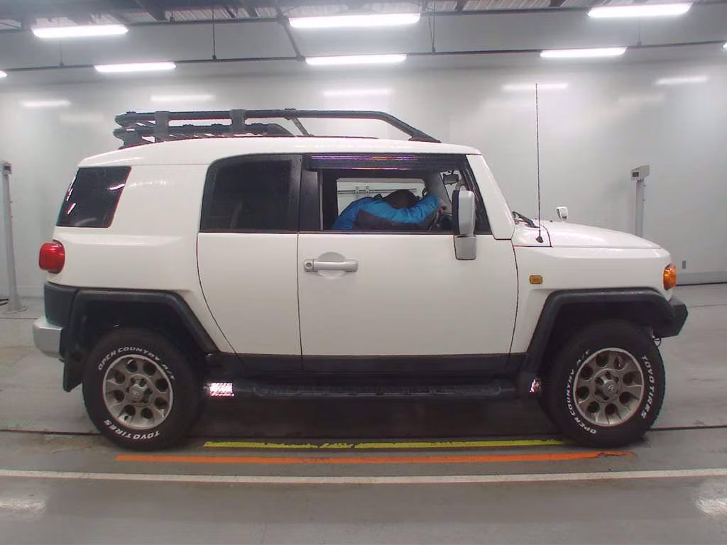 TOYOTA FJ CRUISER