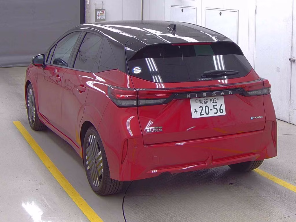 NISSAN AURA