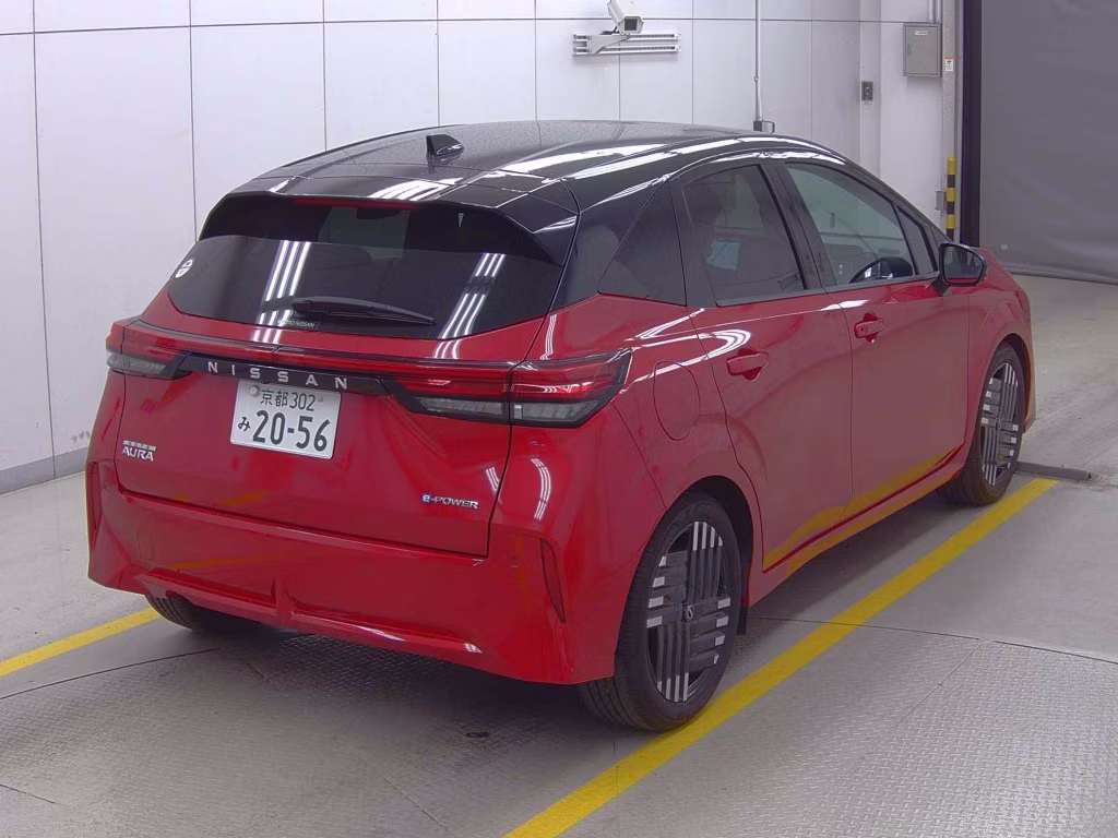 NISSAN AURA