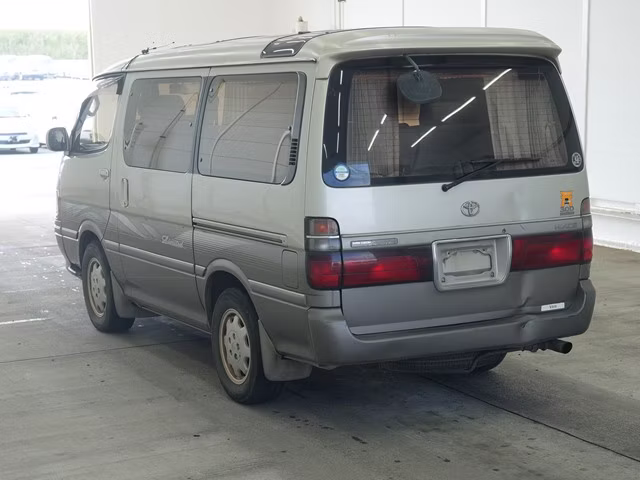 TOYOTA HIACE