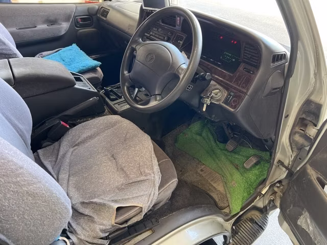 TOYOTA HIACE