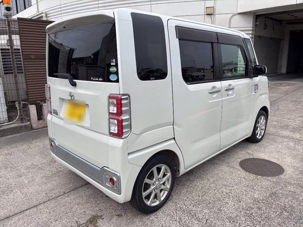 TOYOTA PIXIS MEGA