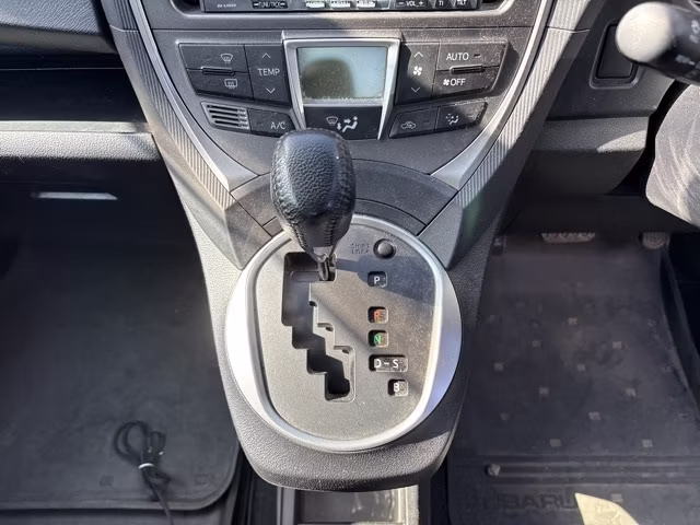 SUBARU TREZIA