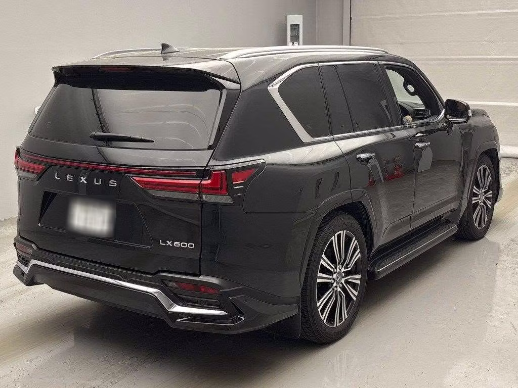 LEXUS LX600