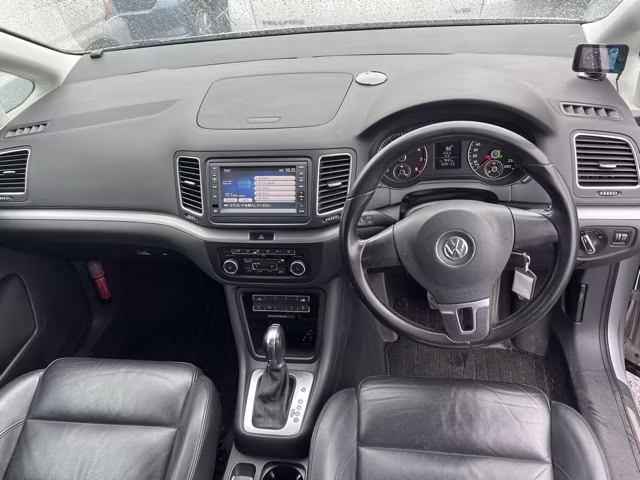 VOLKSWAGEN SHARAN