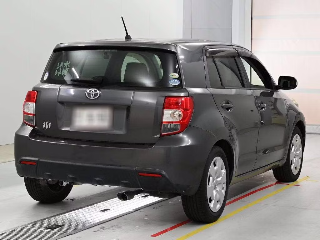 TOYOTA IST