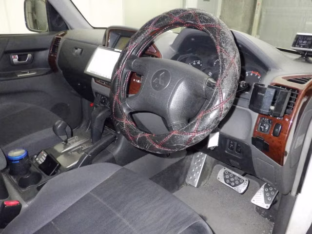 MITSUBISHI PAJERO