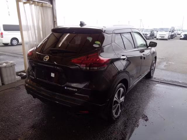 NISSAN KICKS
