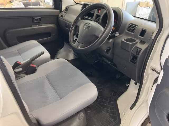 TOYOTA PIXIS VAN