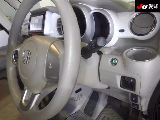 HONDA N-BOX SLASH