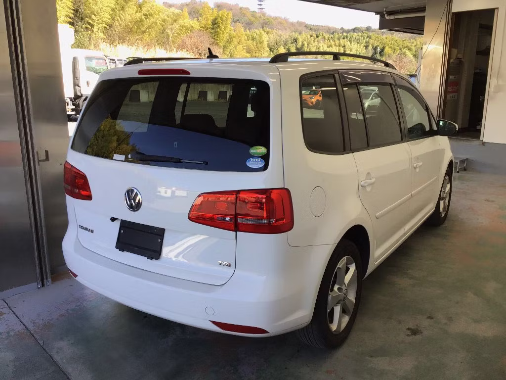 VOLKSWAGEN TOURAN