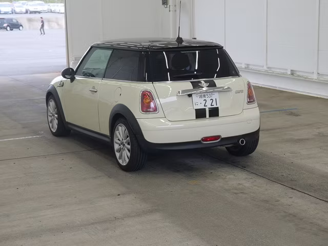 MINI HATCH
