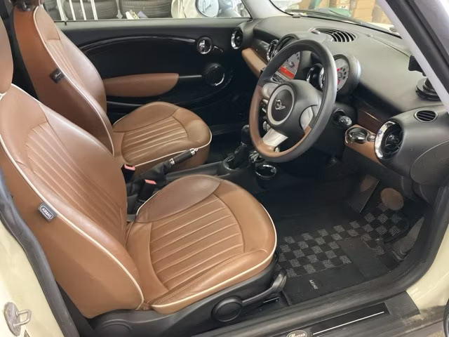 MINI HATCH