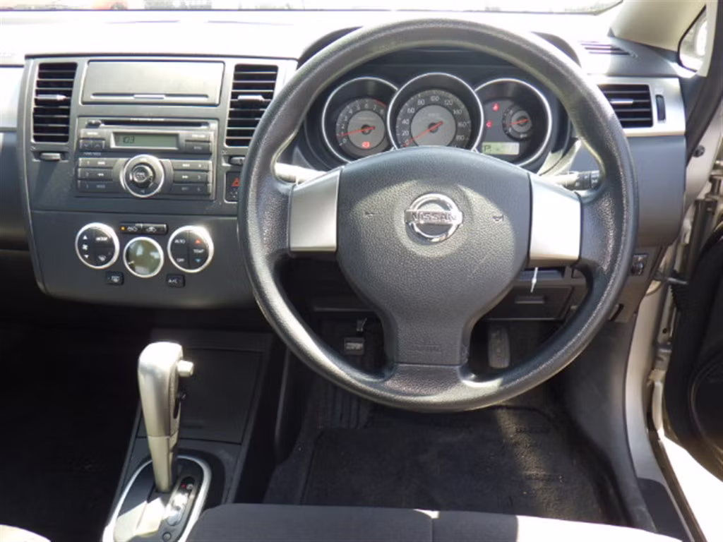NISSAN TIIDA LATIO