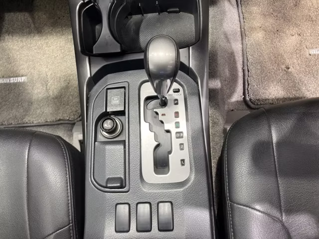 TOYOTA HILUX SURF