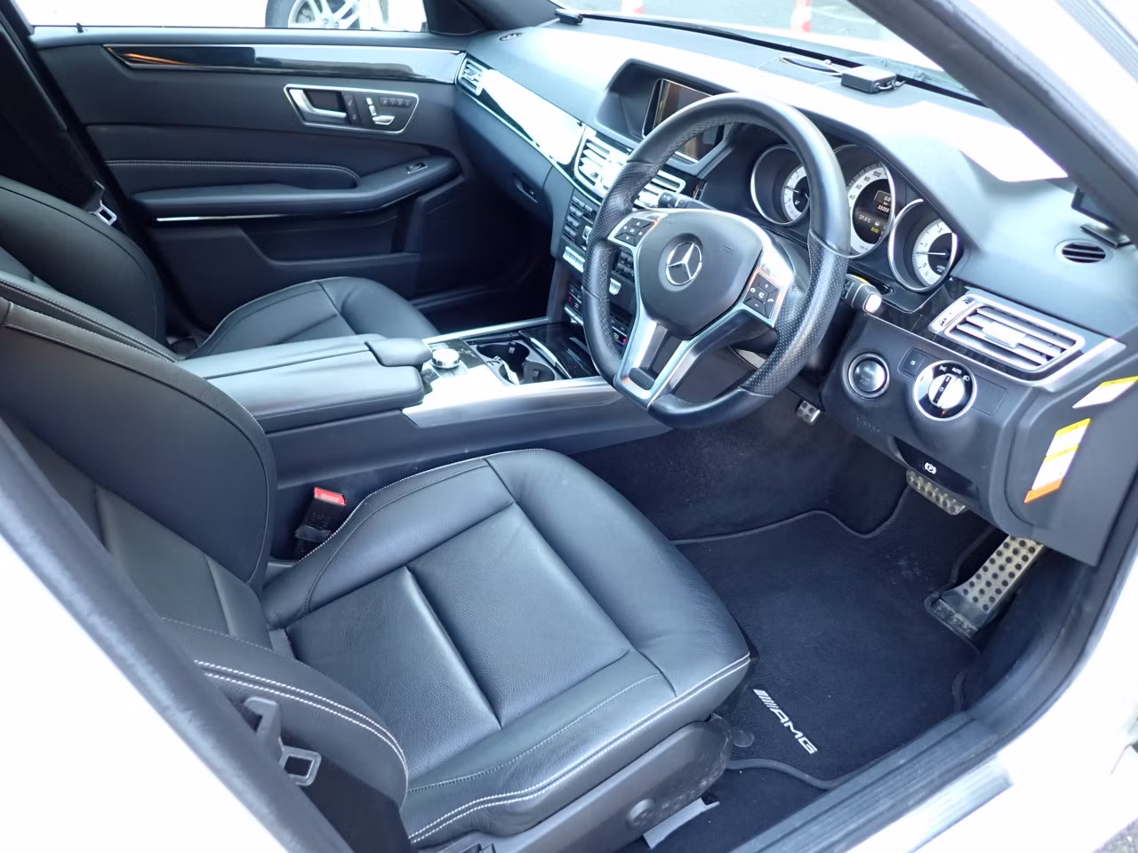 MERCEDES-BENZ E-CLASS