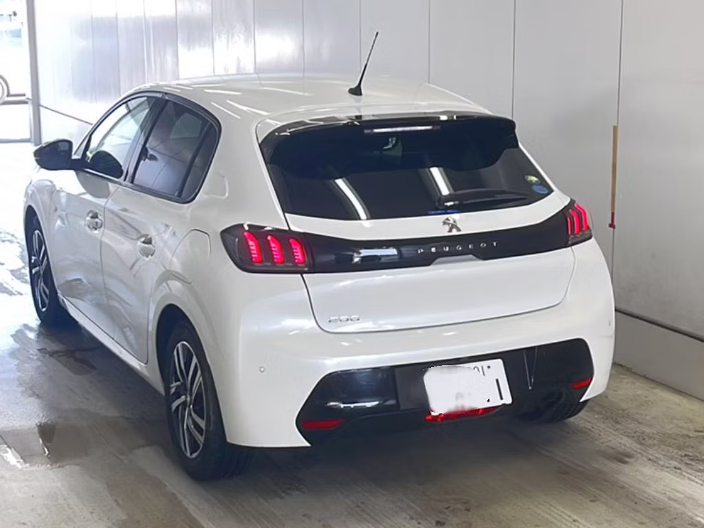 PEUGEOT 208