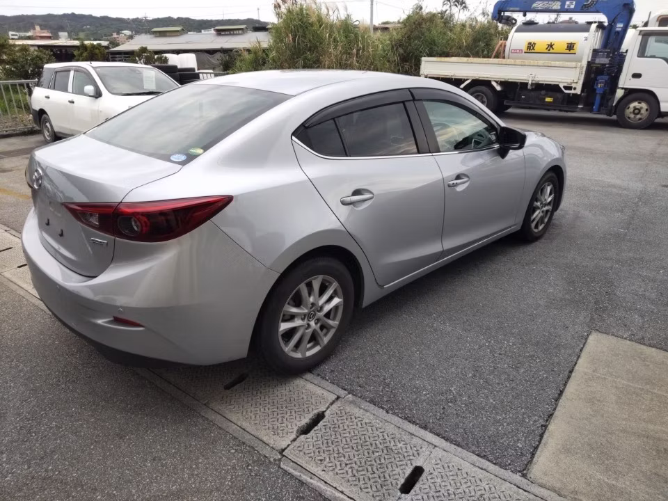 MAZDA AXELA