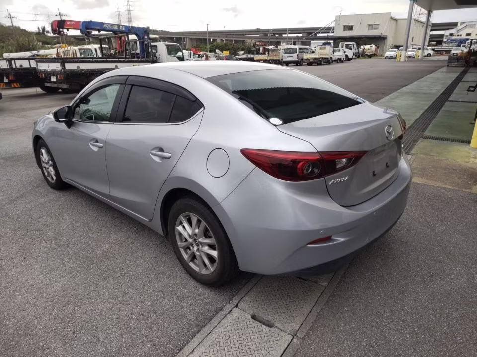 MAZDA AXELA