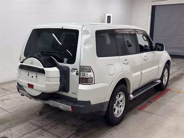MITSUBISHI PAJERO