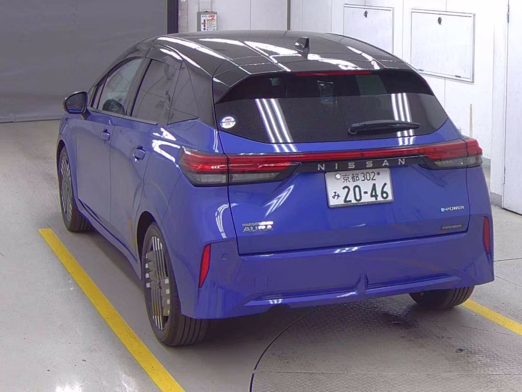 NISSAN AURA