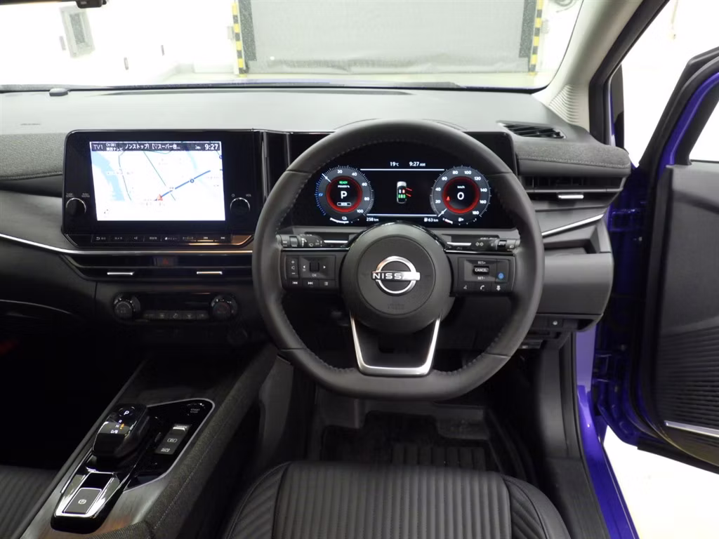 NISSAN AURA