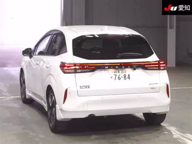 NISSAN AURA