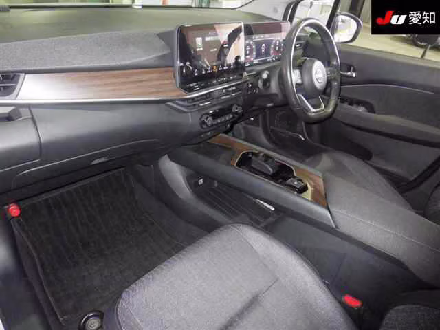 NISSAN AURA