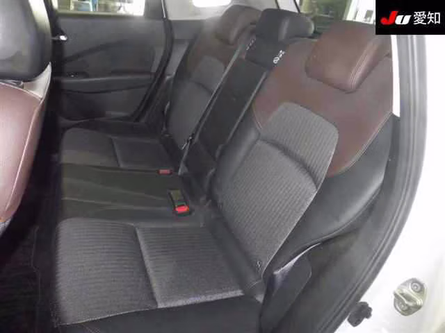 NISSAN AURA