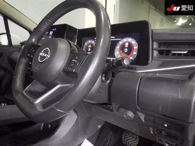 NISSAN AURA