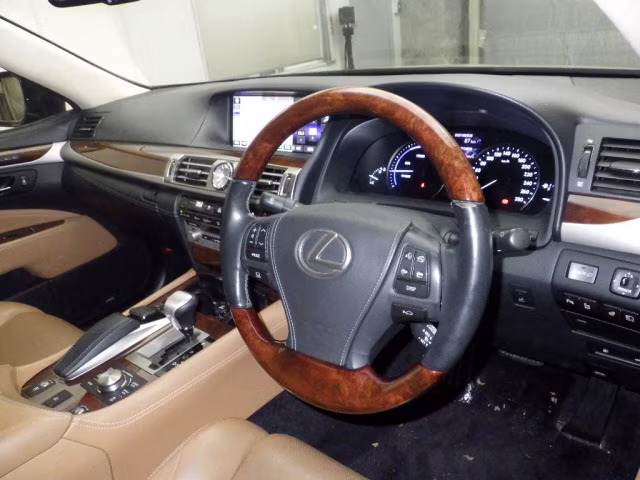 LEXUS LS600H