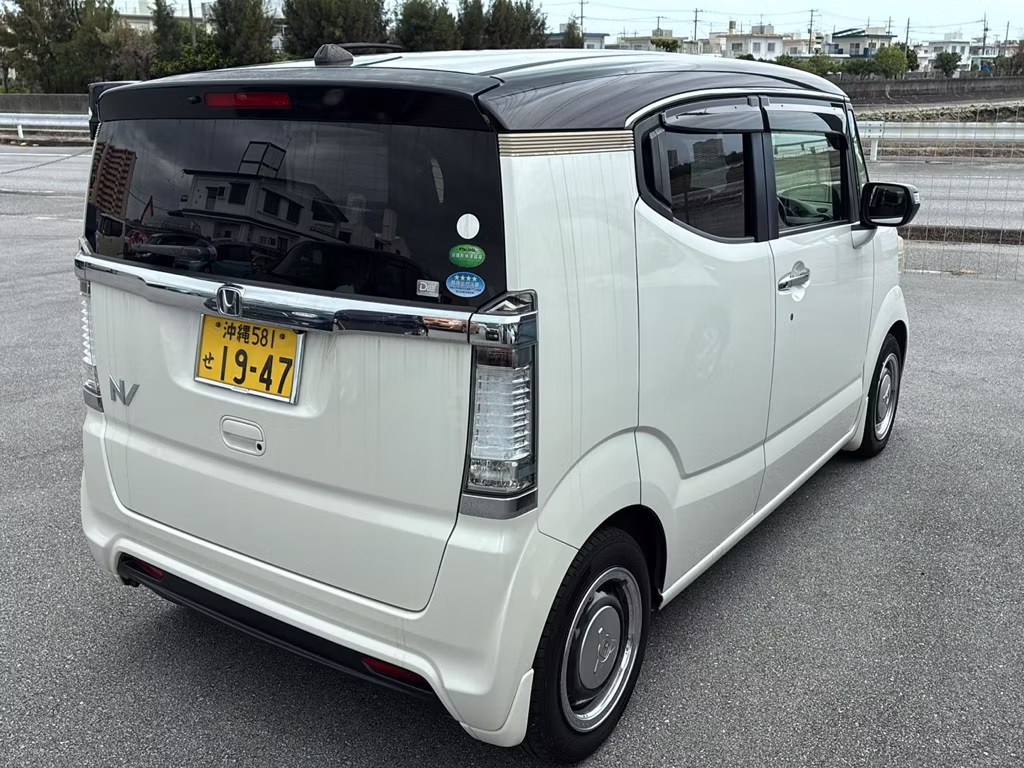 HONDA N-BOX SLASH