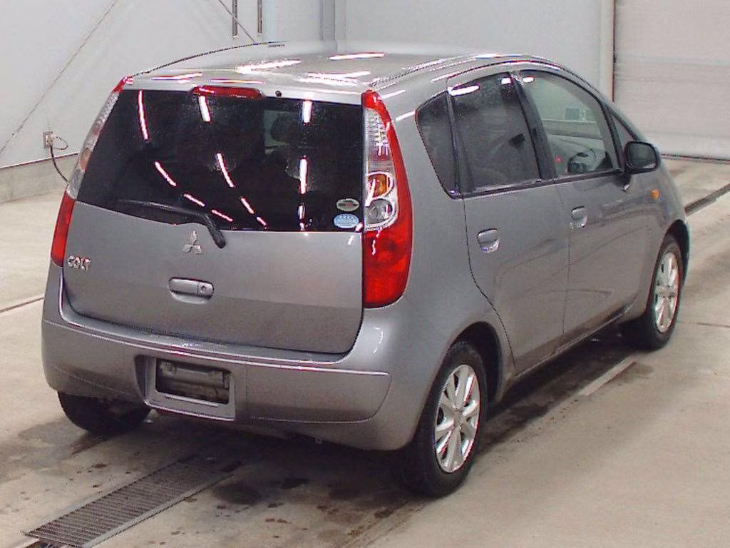 MITSUBISHI COLT