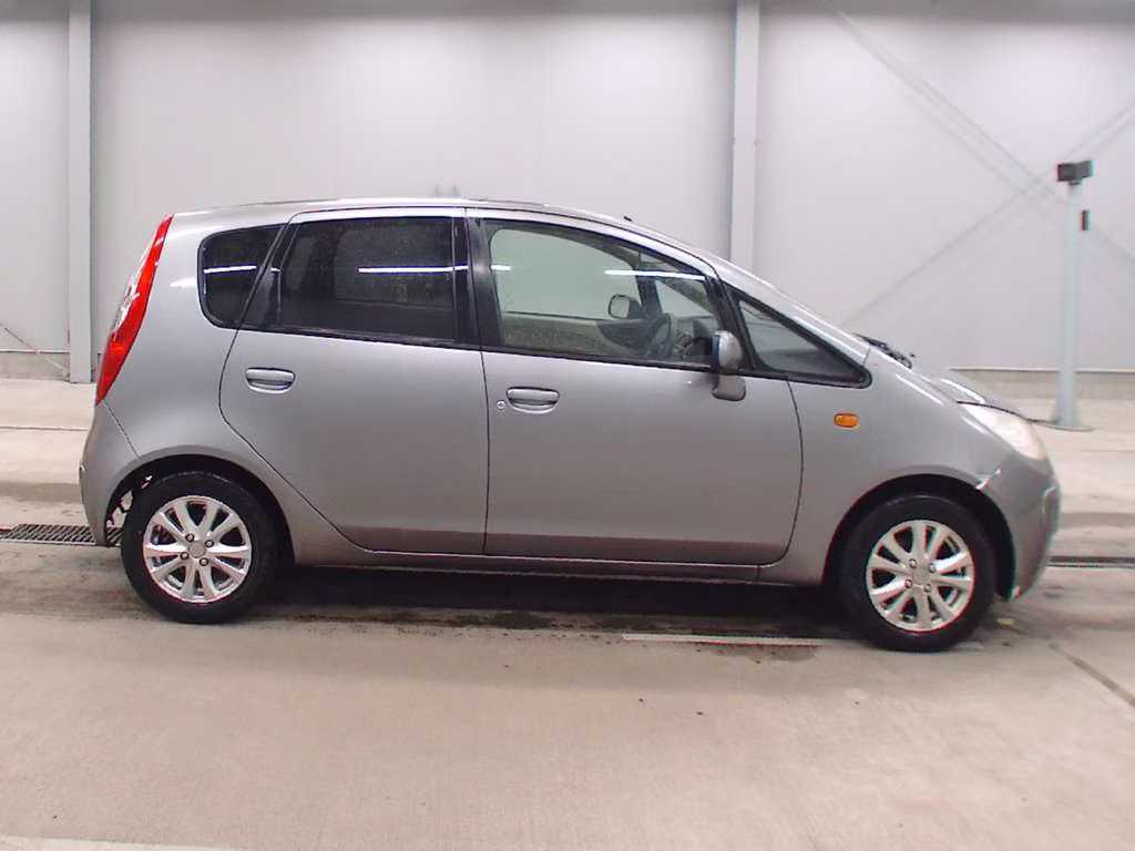 MITSUBISHI COLT